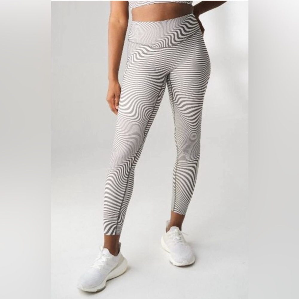 Vitality X Cosmopolitan Grey And White High Waisted Wavelength Leggings Large